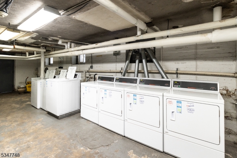 Montclair Twp., New Jersey 07042, United States, 2 Bedrooms Bedrooms, ,1 BathroomBathrooms,Residential,Active,138916