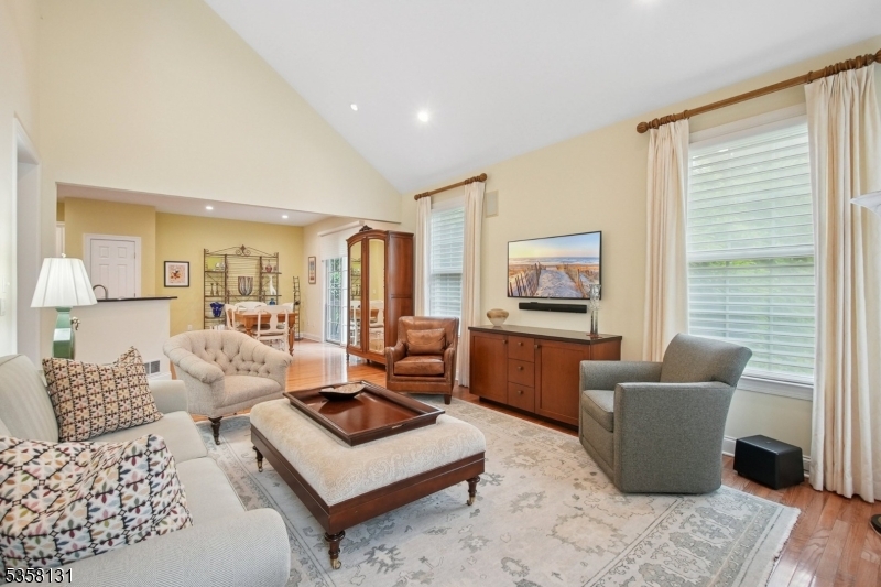 35 Schindler Ct