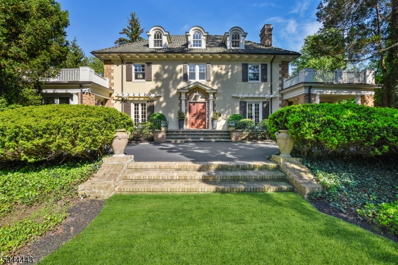 281 Summit Ave