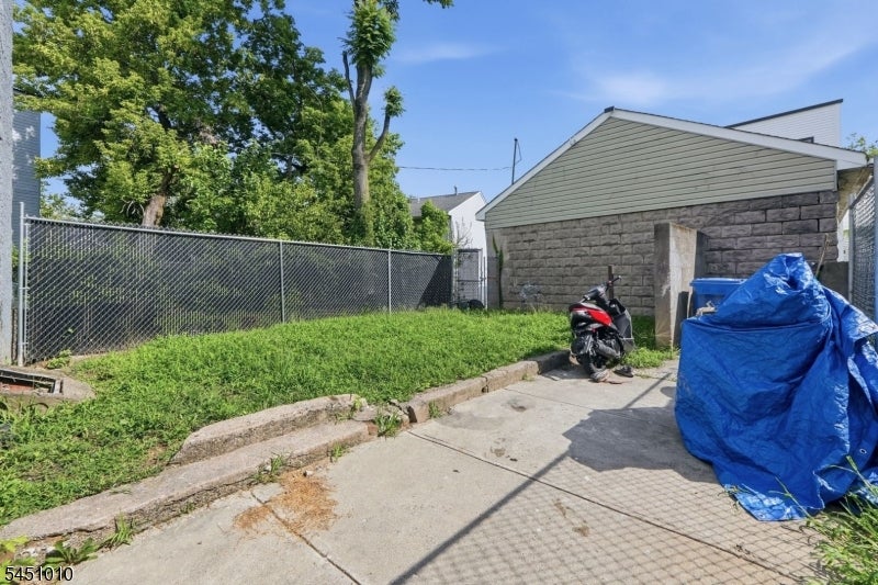 32 Jefferson St - Photo 3