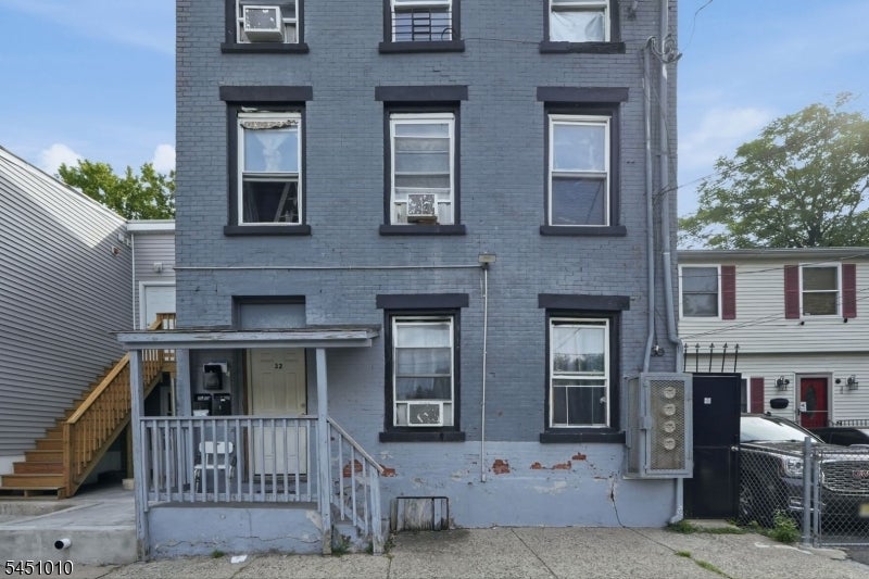 32 Jefferson St - Photo 2