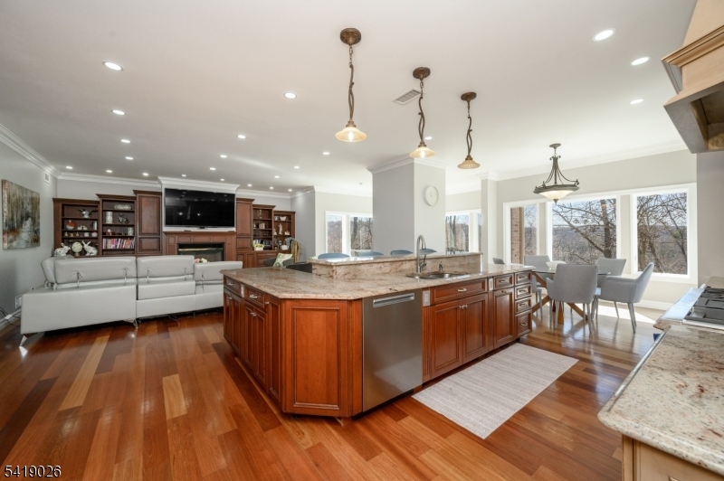 Woodland Park, New Jersey, 07424, United States, 5 Bedrooms Bedrooms, ,5 BathroomsBathrooms,Residential,Active,2036380