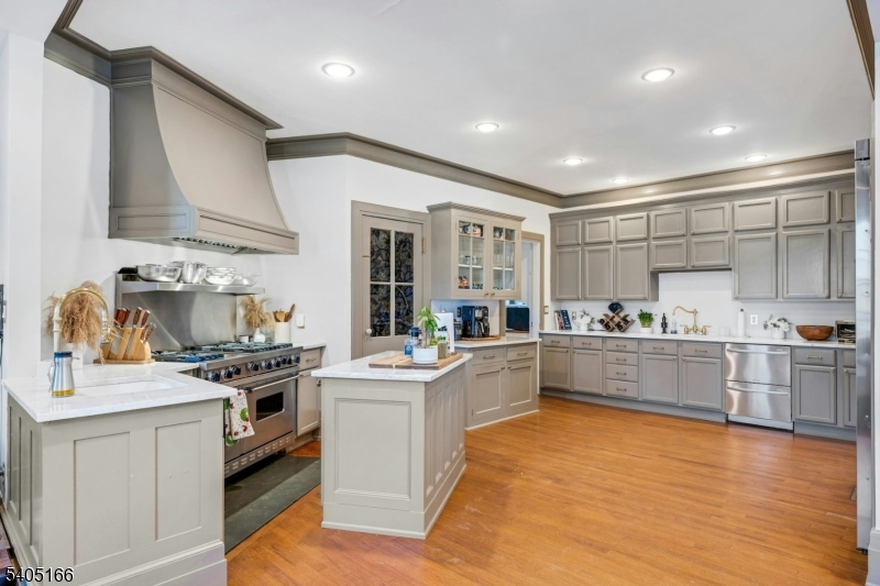 Llewellyn Park - Residential