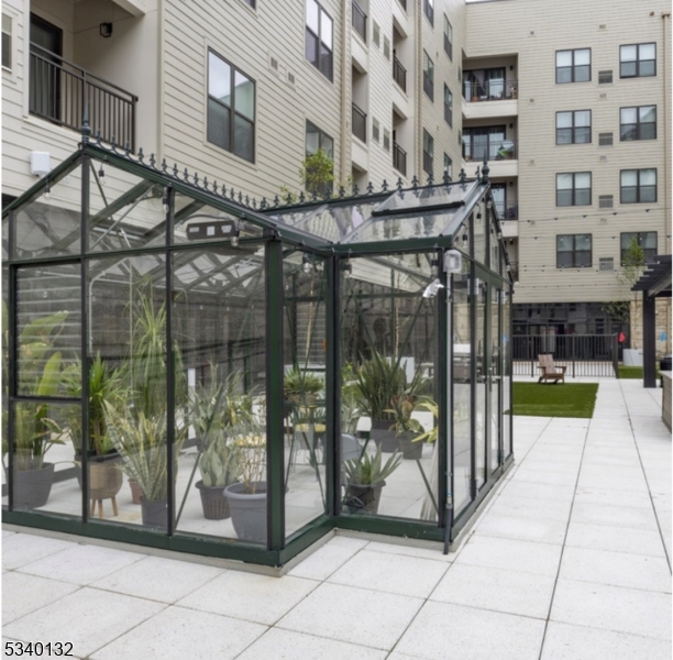 VINTY - Residential Lease