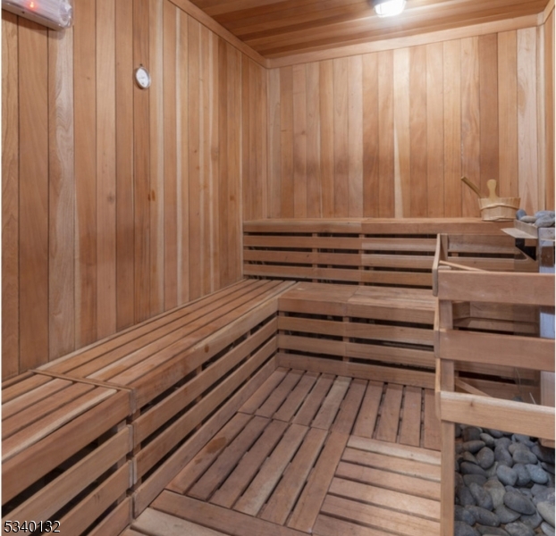 VINTY - Residential Lease