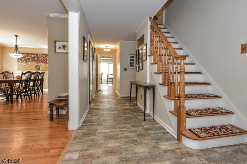 457 Laurel Ln