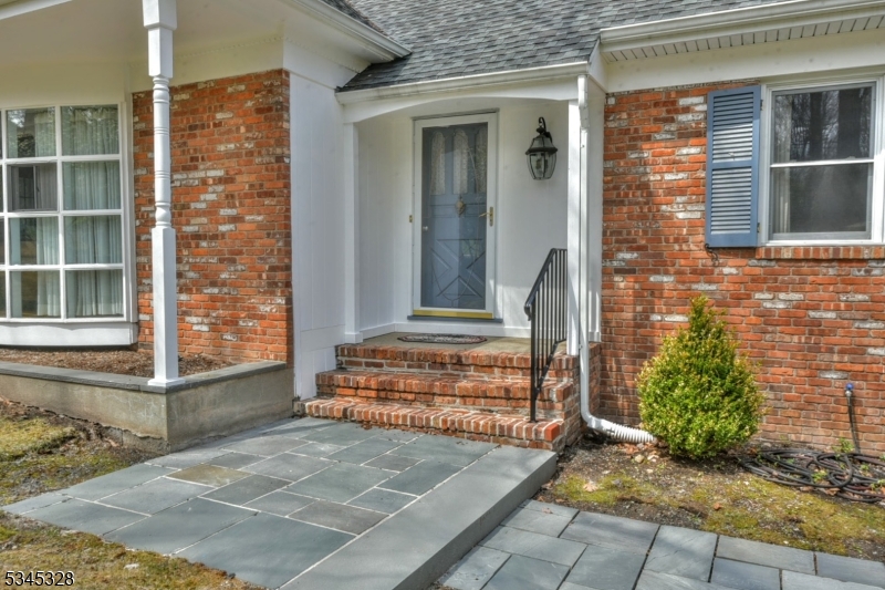 457 Laurel Ln