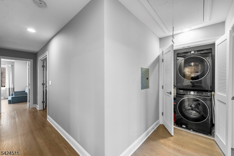 ARGONNE WOODS - Residential