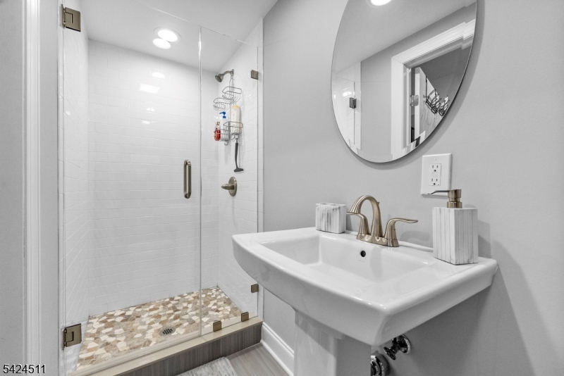 ARGONNE WOODS - Residential