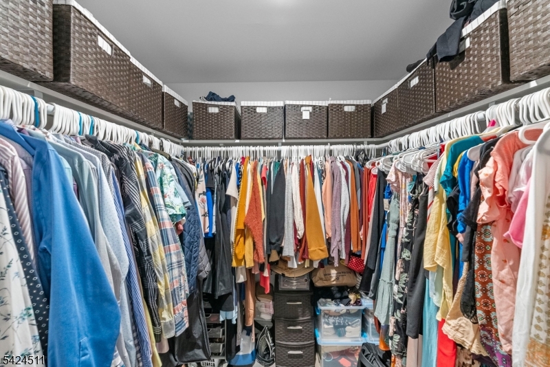 ARGONNE WOODS - Residential