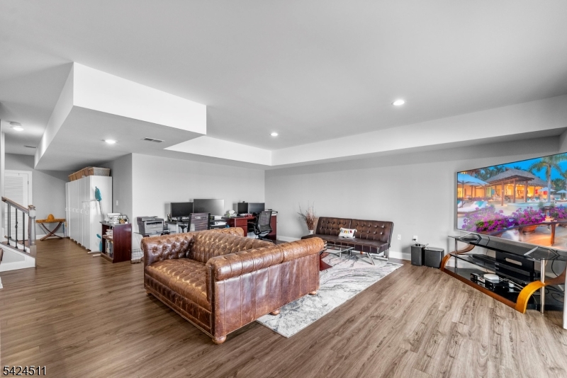 ARGONNE WOODS - Residential