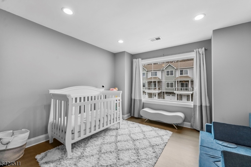 ARGONNE WOODS - Residential