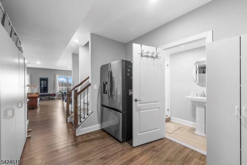 ARGONNE WOODS - Residential