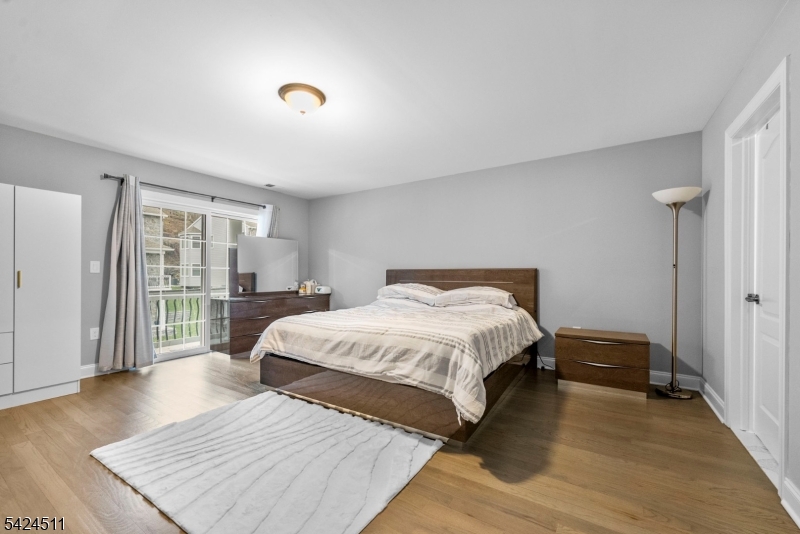 ARGONNE WOODS - Residential