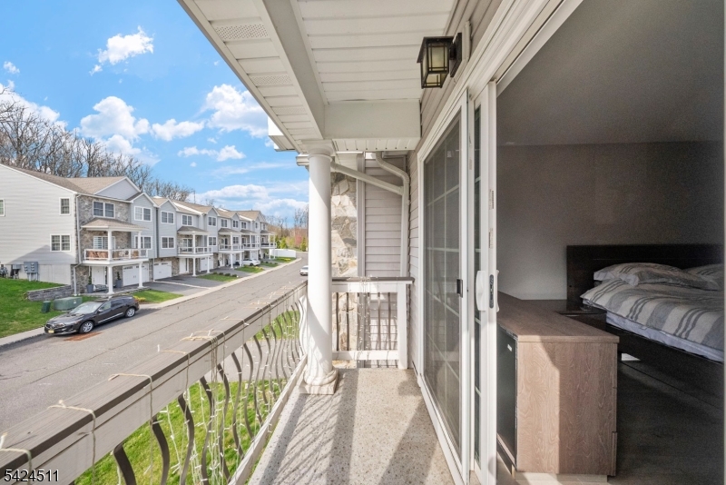 ARGONNE WOODS - Residential