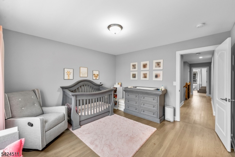 ARGONNE WOODS - Residential