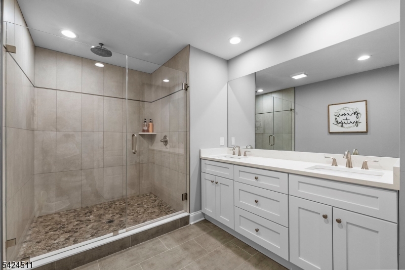 ARGONNE WOODS - Residential