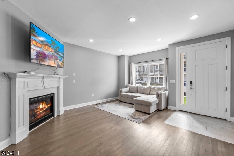 ARGONNE WOODS - Residential