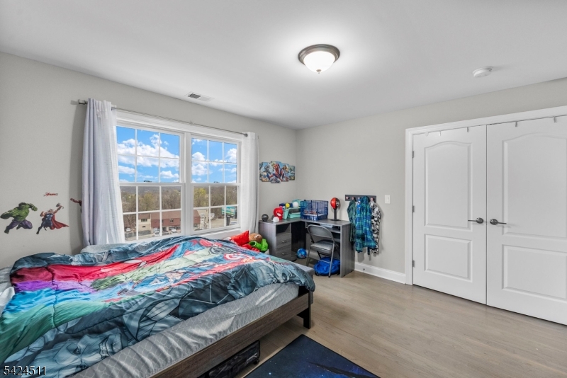 ARGONNE WOODS - Residential