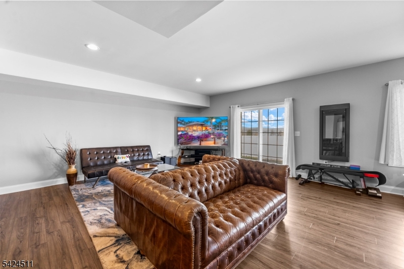 ARGONNE WOODS - Residential