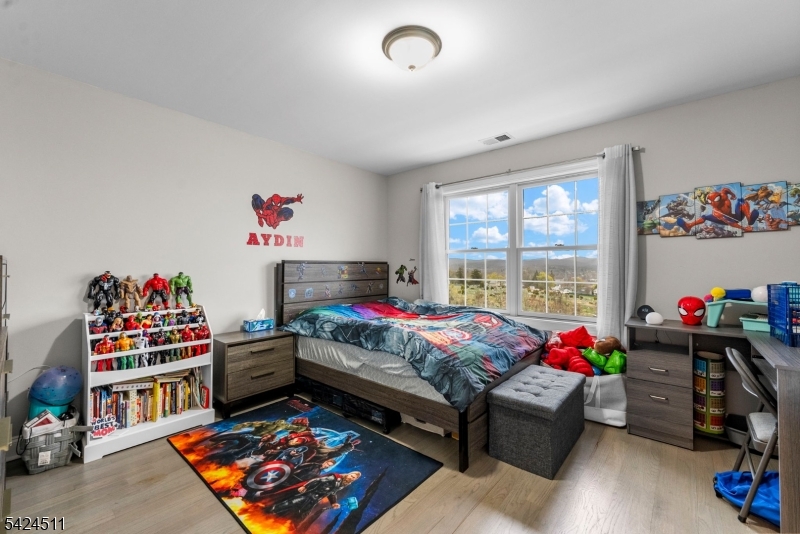 ARGONNE WOODS - Residential