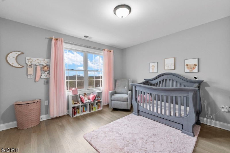 ARGONNE WOODS - Residential