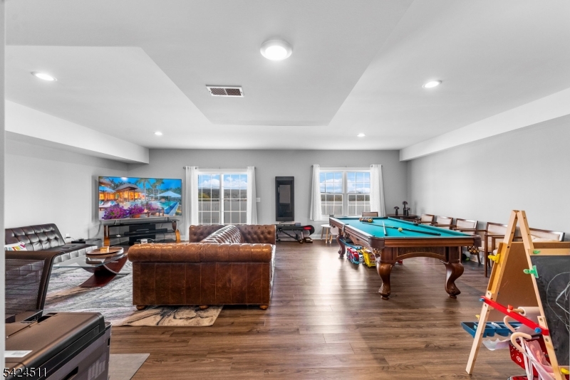 ARGONNE WOODS - Residential