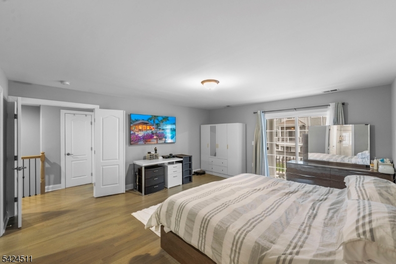 ARGONNE WOODS - Residential