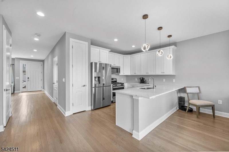 ARGONNE WOODS - Residential