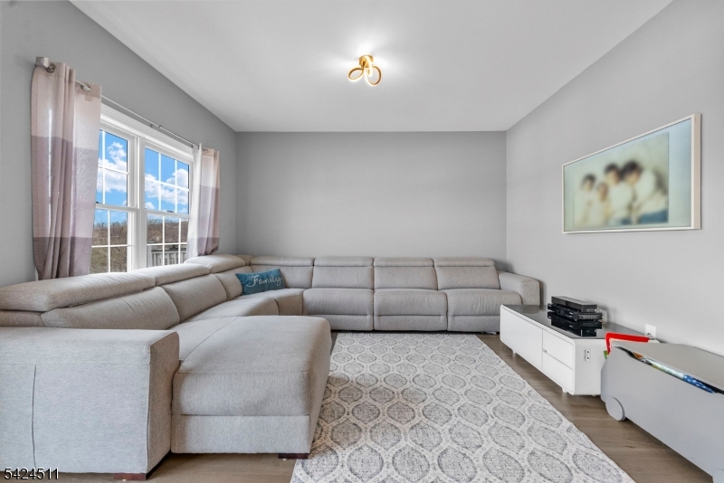 ARGONNE WOODS - Residential