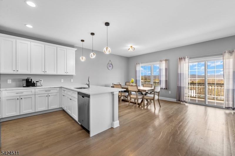 ARGONNE WOODS - Residential