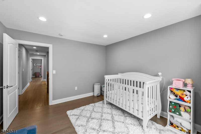 ARGONNE WOODS - Residential