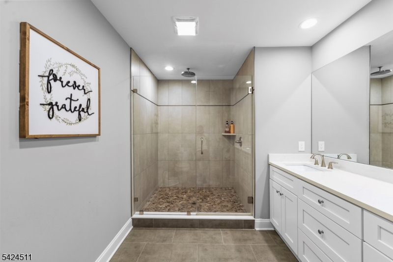 ARGONNE WOODS - Residential