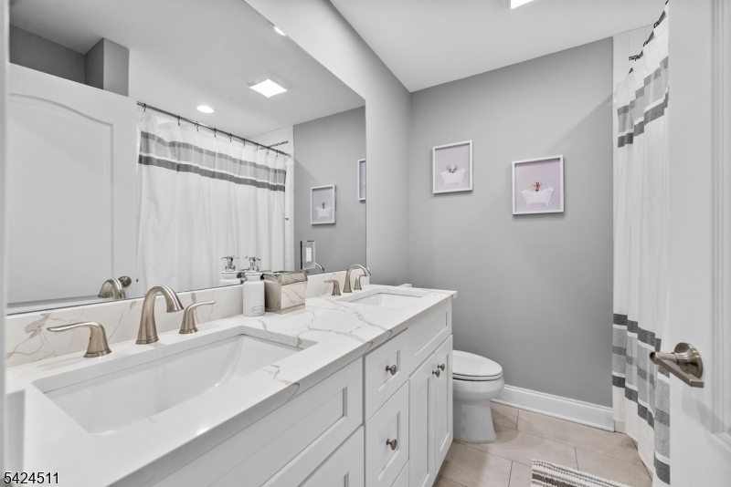 ARGONNE WOODS - Residential