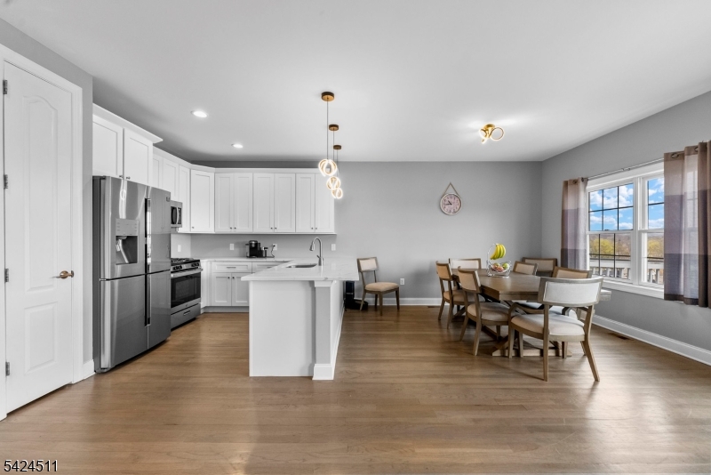 ARGONNE WOODS - Residential