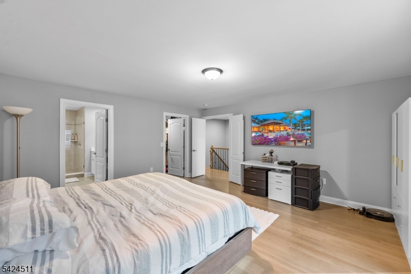 ARGONNE WOODS - Residential