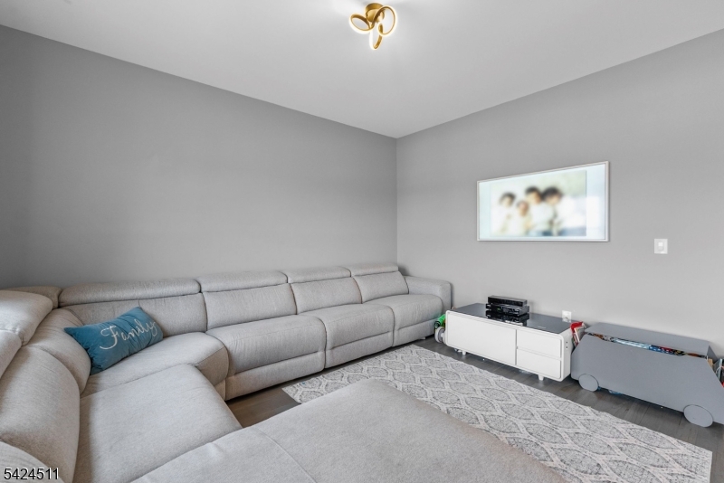 ARGONNE WOODS - Residential