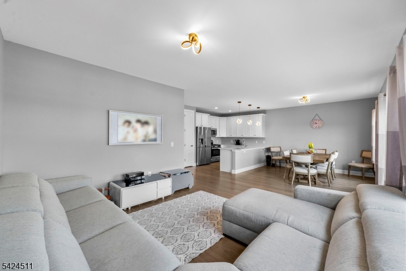 ARGONNE WOODS - Residential