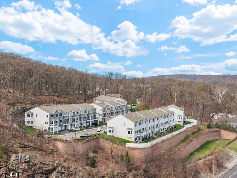 ARGONNE WOODS - Residential