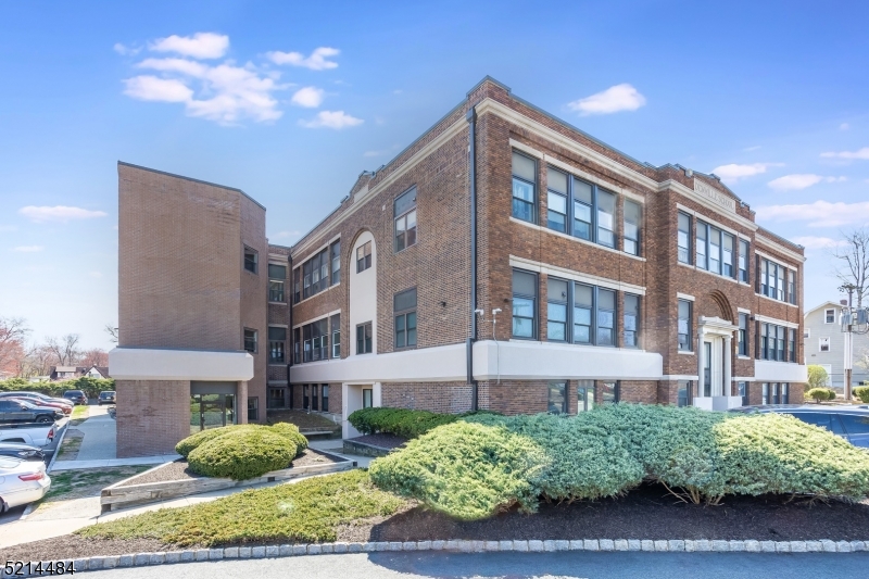 Schoolhouse Plaza - Residential