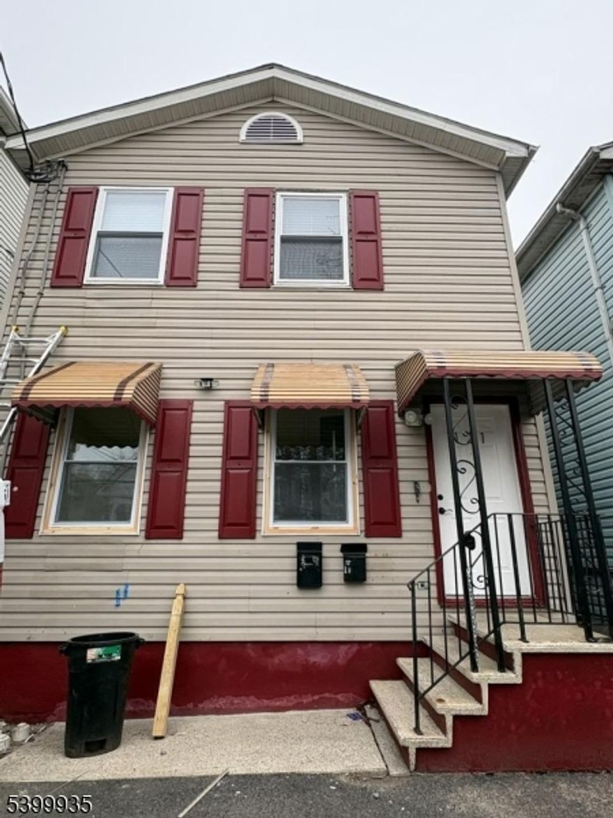 This is a beautiful unit in a beautiful house located in a very beautiful neighborhood. Spacious three bedrooms unit with all the amenities to make it a home. Easy access to major highways, schools and shopping centers. Ready for move in. Make your appointment for showings today.