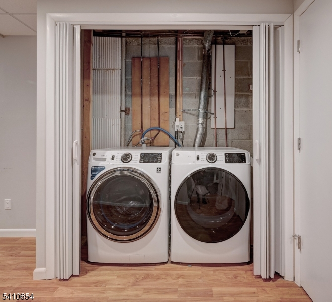 Woodlands condos - Residential