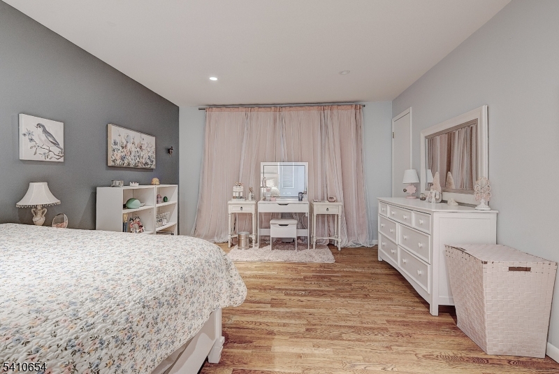 Woodlands condos - Residential