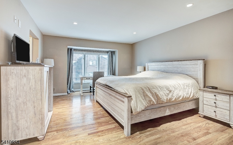 Woodlands condos - Residential