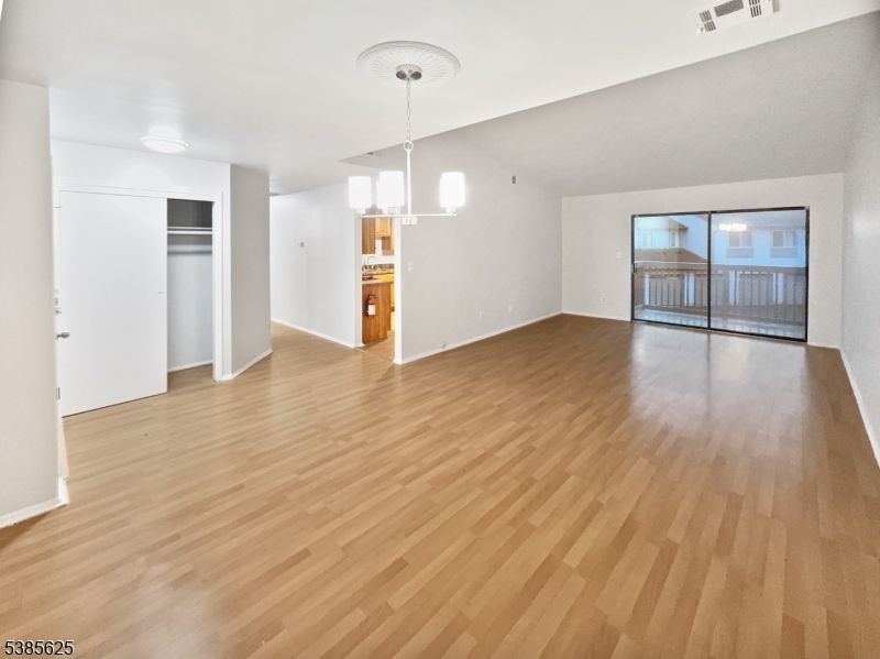 DRAKESVILLE/ROXBURY - Residential