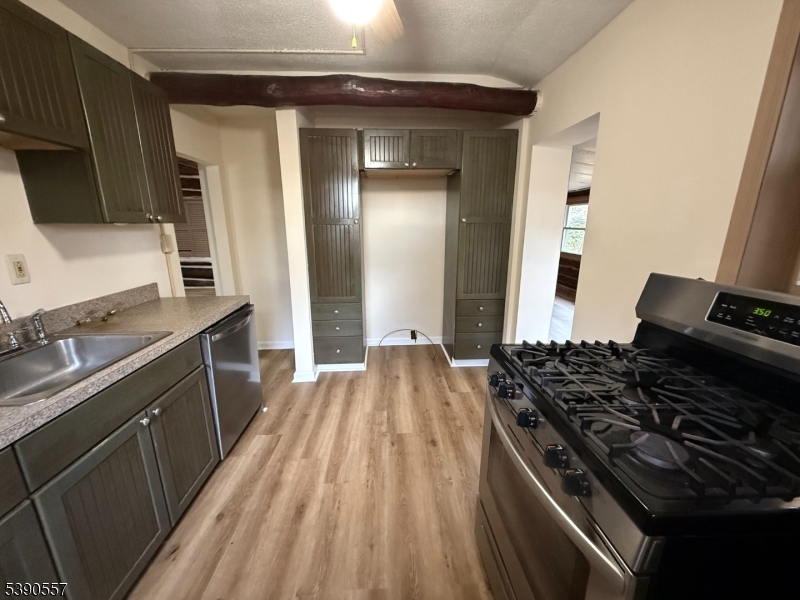 Pinecliff Lake - Residential