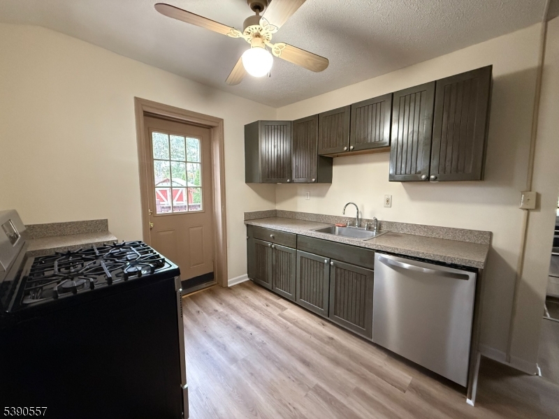 Pinecliff Lake - Residential