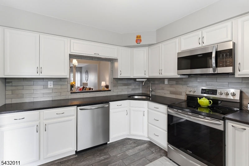 Williamsburg Square - Residential