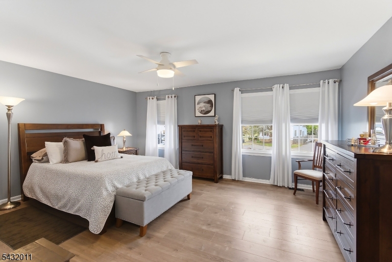 Williamsburg Square - Residential