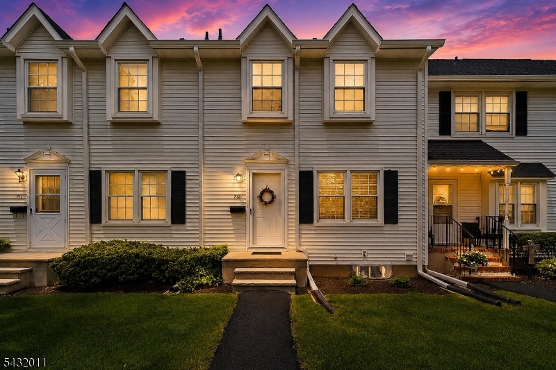 Williamsburg Square - Residential